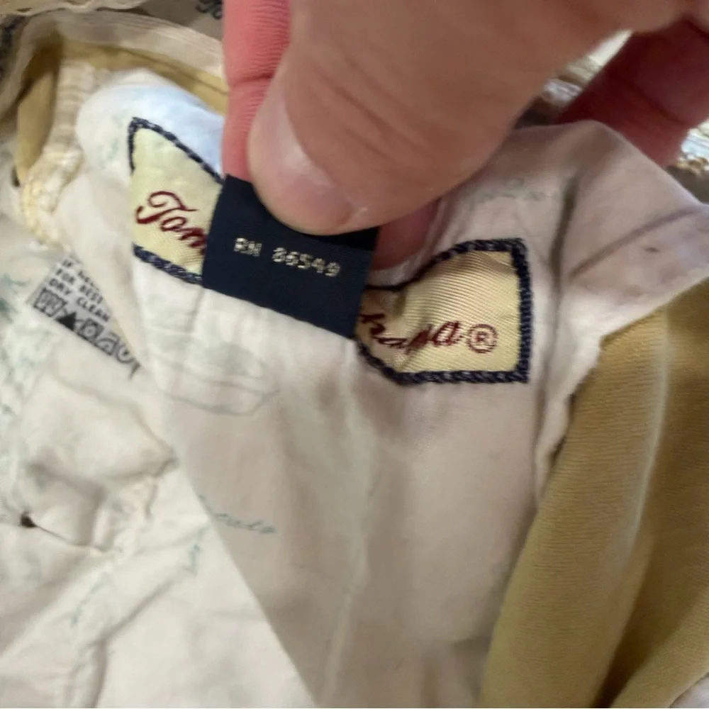 Tommy Bahama Men’s Light Tan Flat Front Shorts - 34